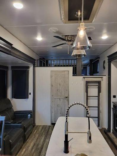 Used 2022 Keystone Avalanche 390 DS