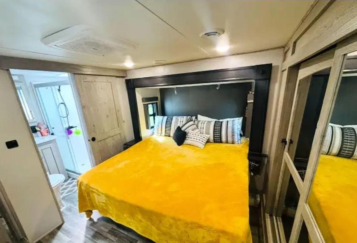 Used 2022 Keystone Alpine 3720MD