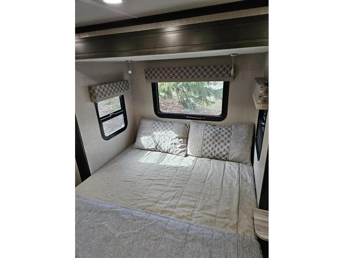 Used 2022 Dynamax Isata 5 30FW