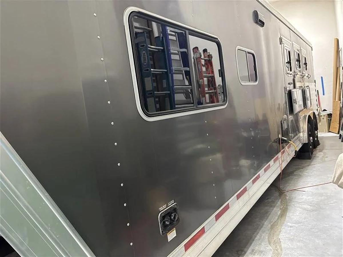 Used 2022 Featherlite 8582LQ