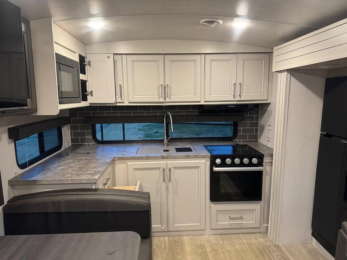 Used 2024 Keystone Cougar 25MLE