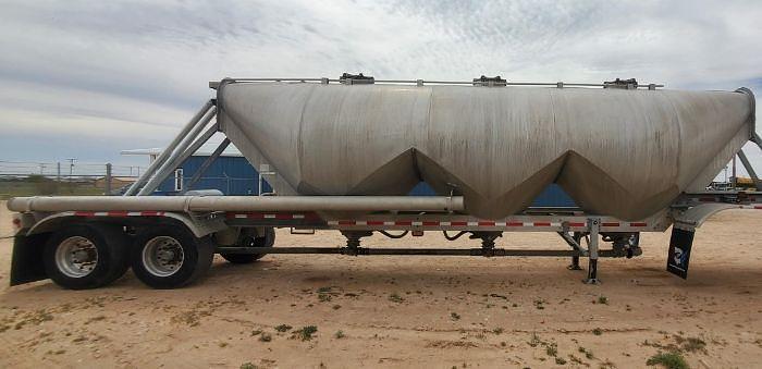Used 2016 Stevens 42ft Dry Bulk Tank Trailer