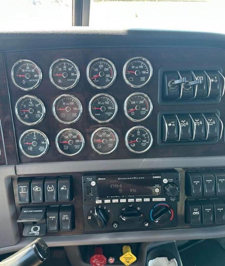 Used 2023 Peterbilt 389