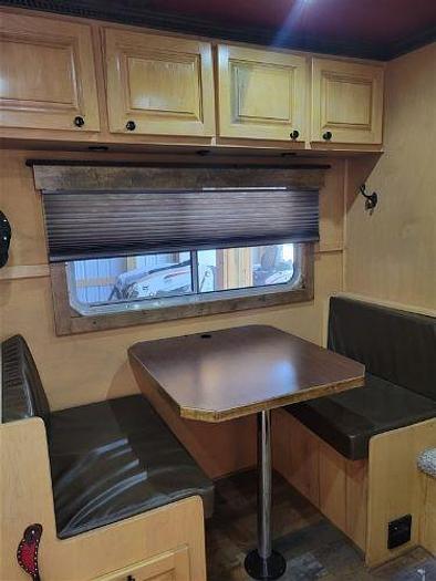 Used 2017 Elite Trailer Mfg Three Horse Gooseneck with Living Quarters