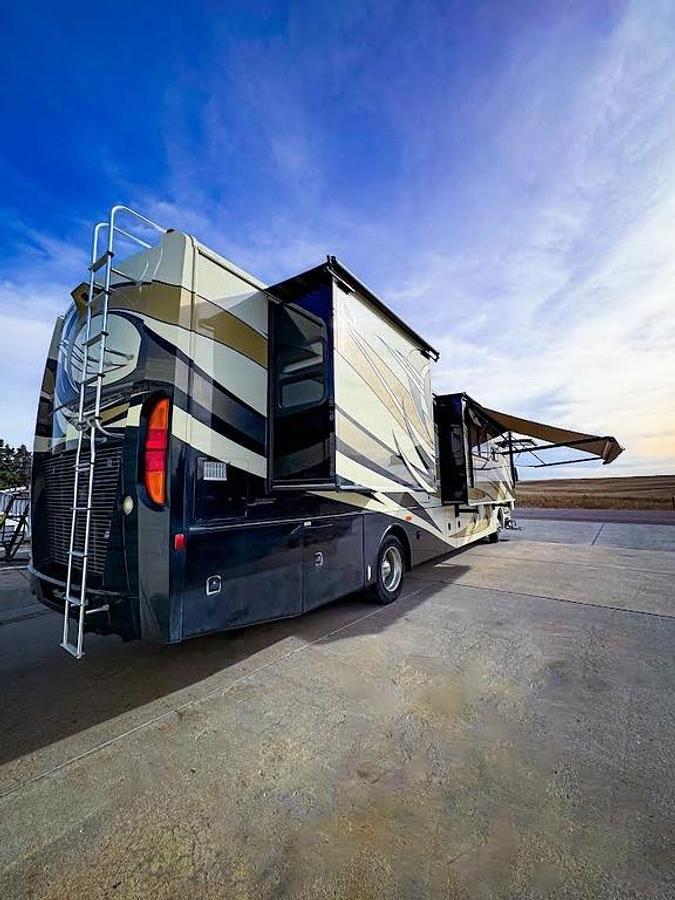 Used 2010 Fleetwood Discovery 40X
