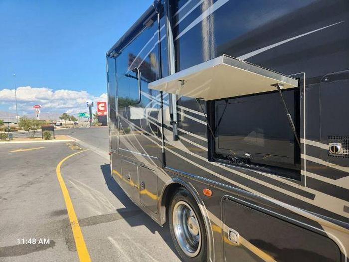 Used 2014 Thor Motor Coach Palazzo