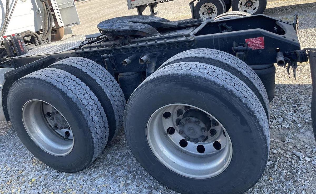 Used 2018 Volvo VNL64T670 Sleeper Semi Truck