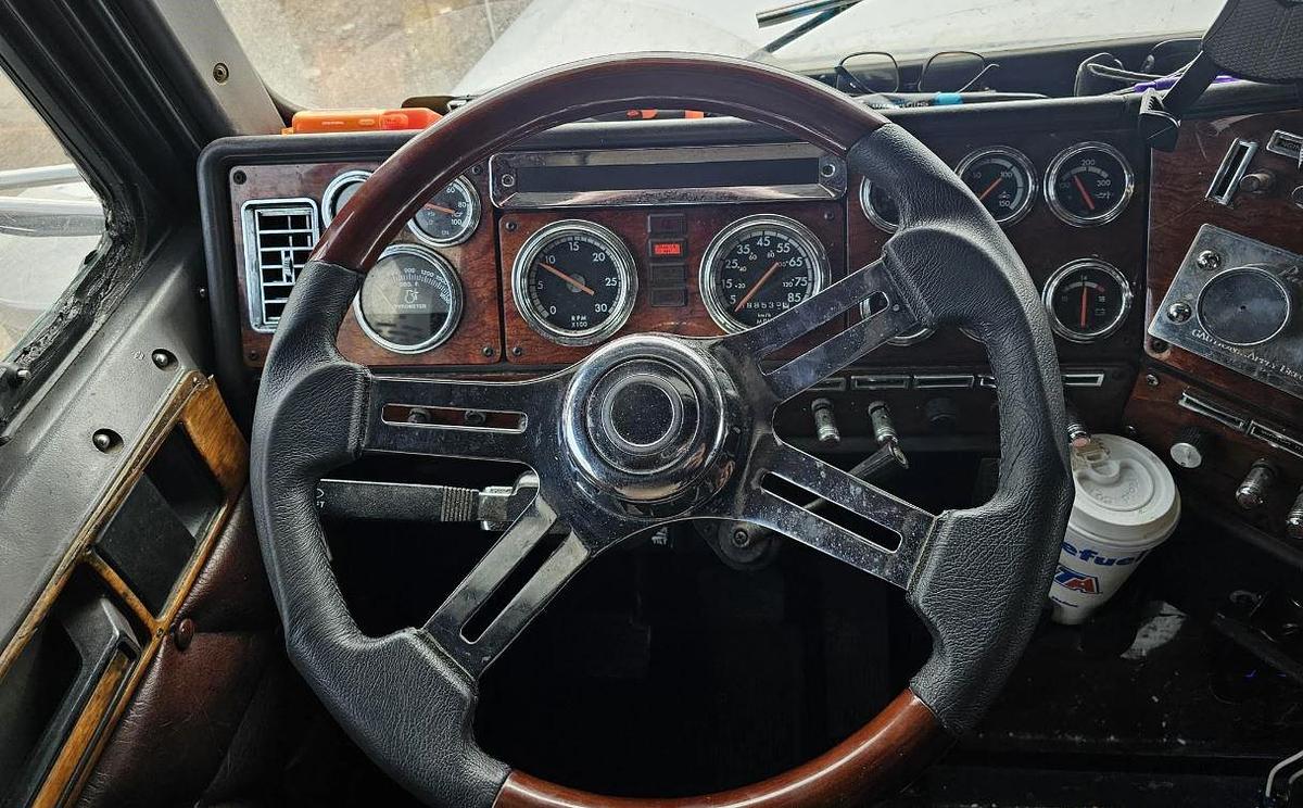 Used 2001 FREIGHTLINER FLD120 CLASSIC Conventional Sleeper Semi