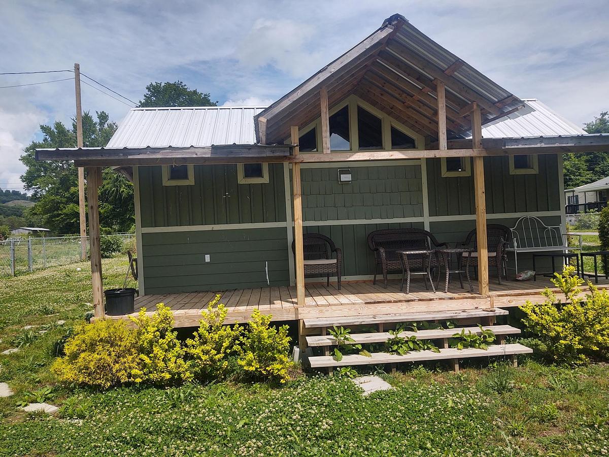 Used 2020 Custom Tiny Home 24 Ft
