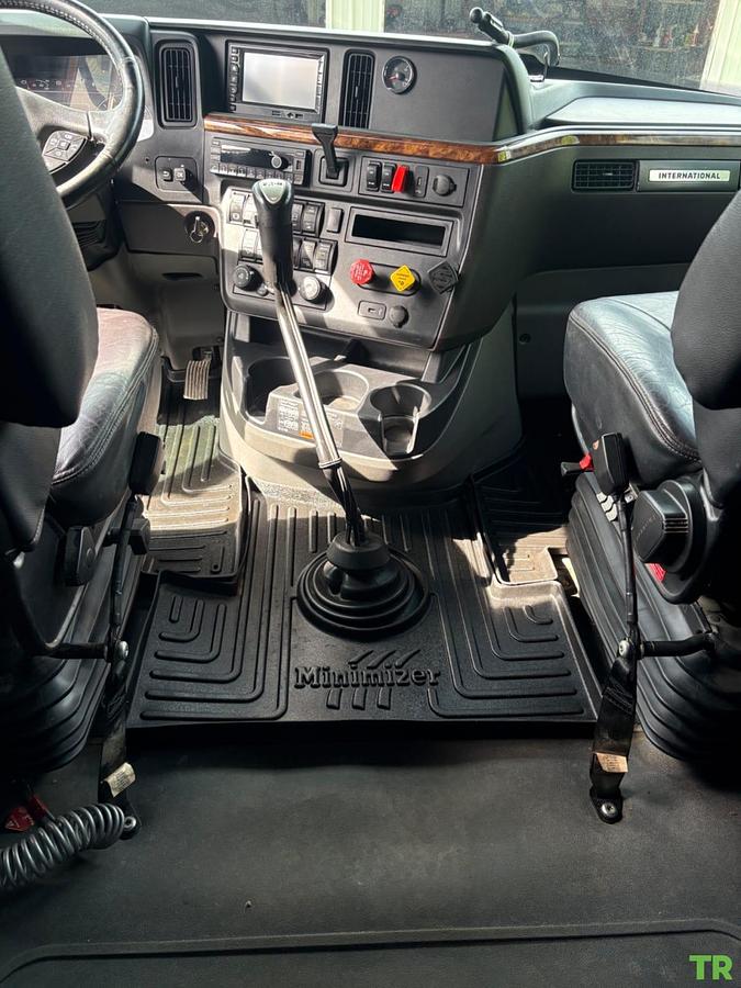 Used 2020 International LoneStar Sleeper Truck