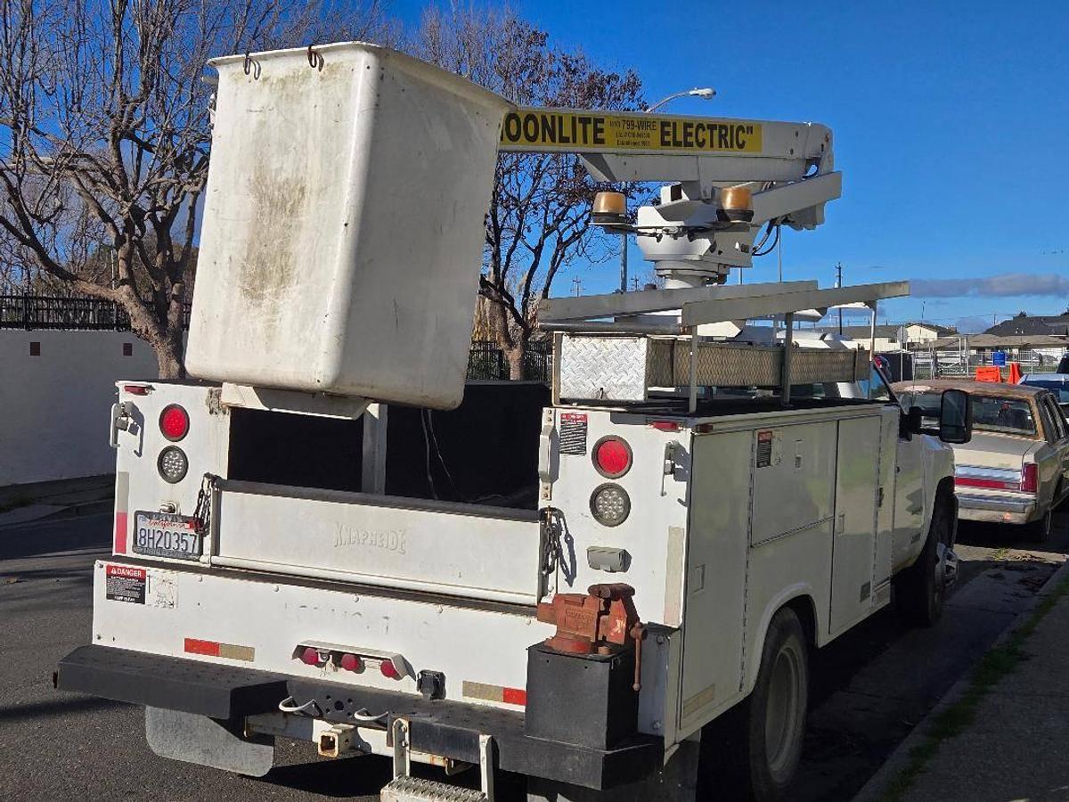 Used 2014 Chevrolet 3500 HD Bucket Truck