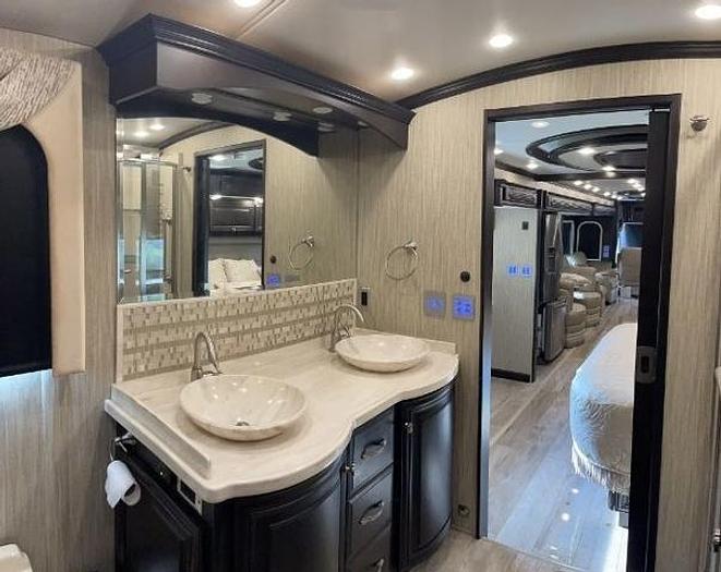 Used 2017 Newmar Essex 4553