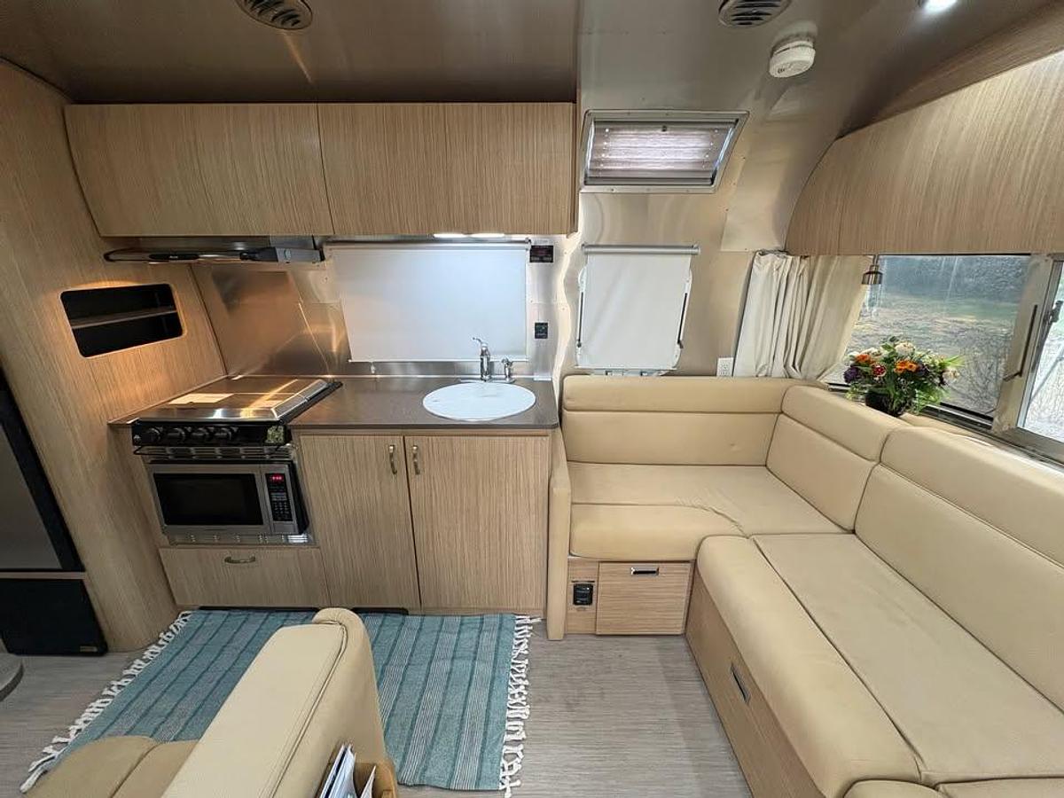 Used 2017 Airstream Flying Cloud 28RB