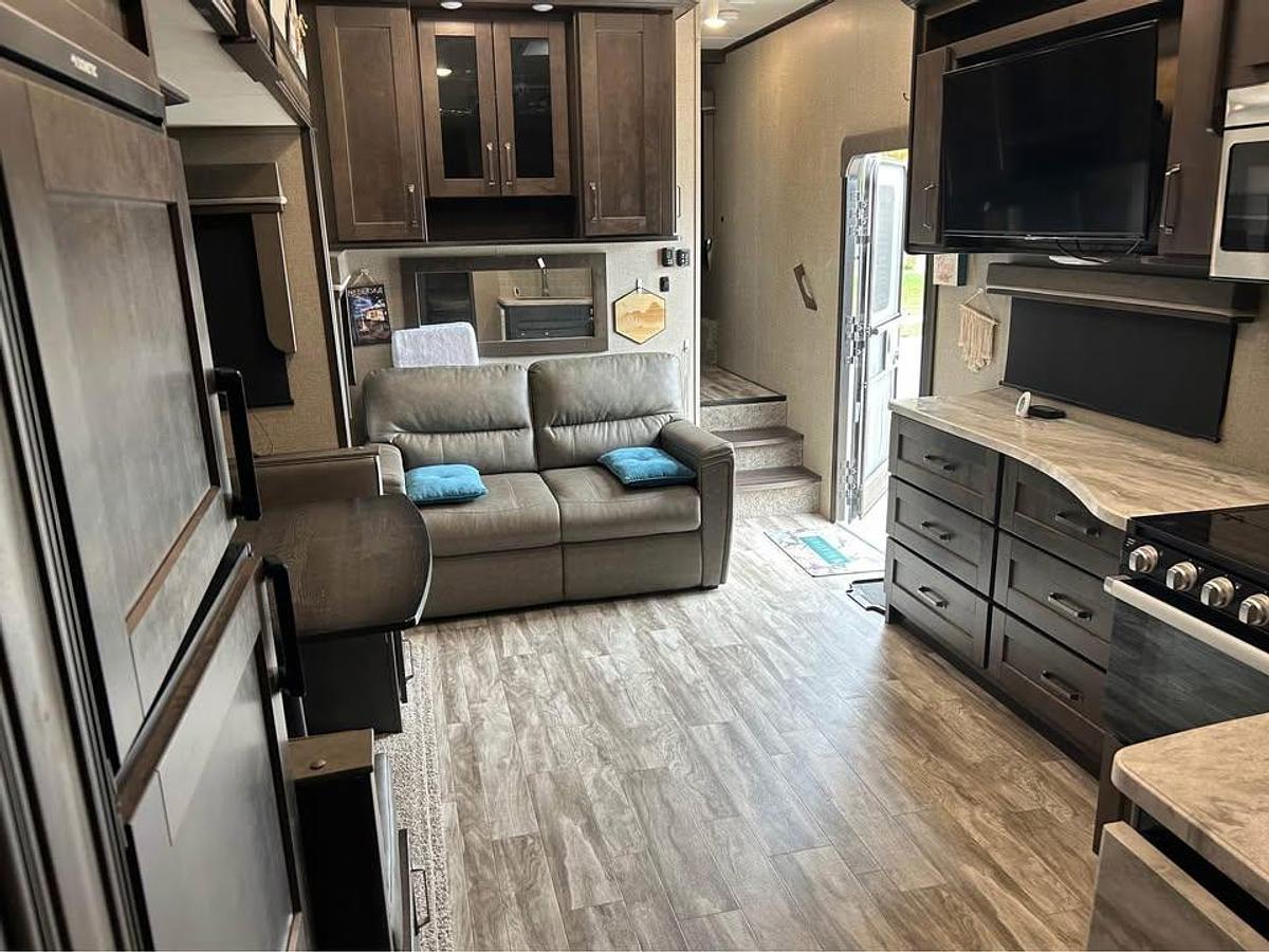 Used 2021 Grand Design Reflection 278BH