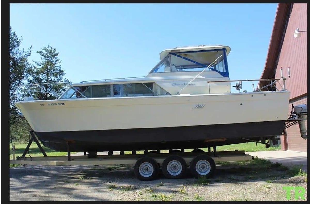 Used 1967 Chris-Craft Commander Classic Cruiser Boat