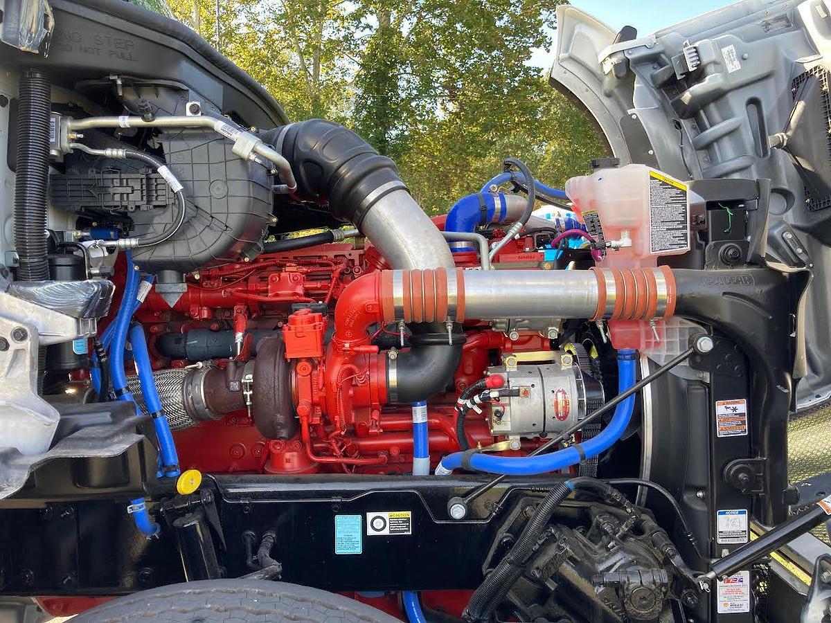 Used 2025 KENWORTH T880 Day Cab