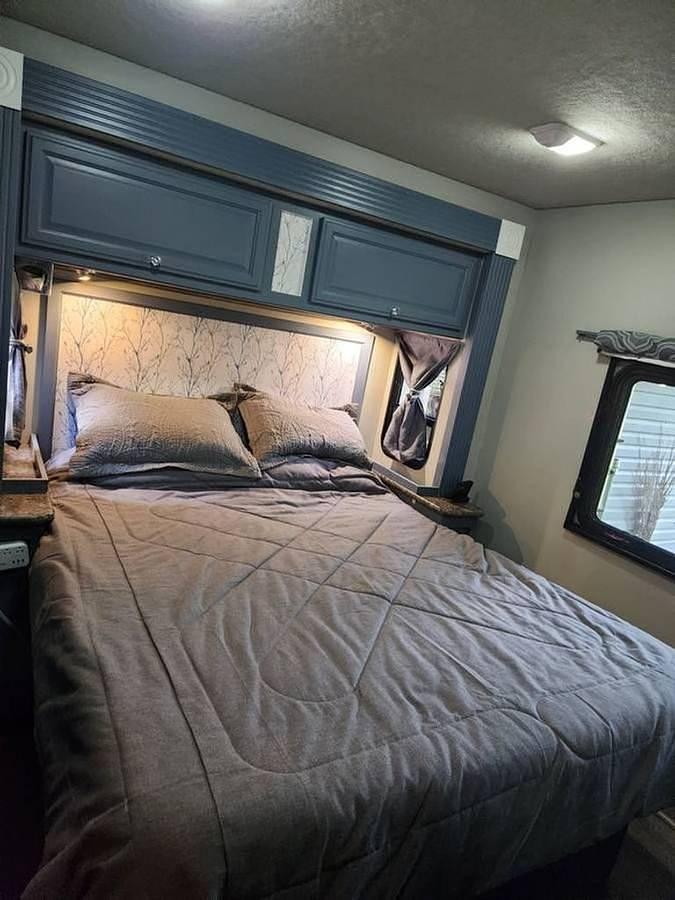 Used 2013 Fleetwood Jamboree Sport Class C Motorhome