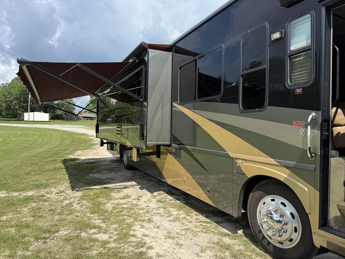Used 2009 Winnebago Journey 39Z