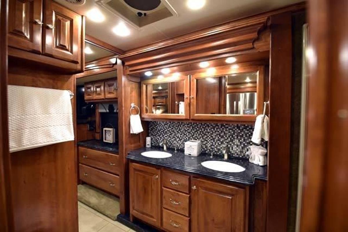Used 2015 Tiffin Phaeton 40AH Class A Motorhome