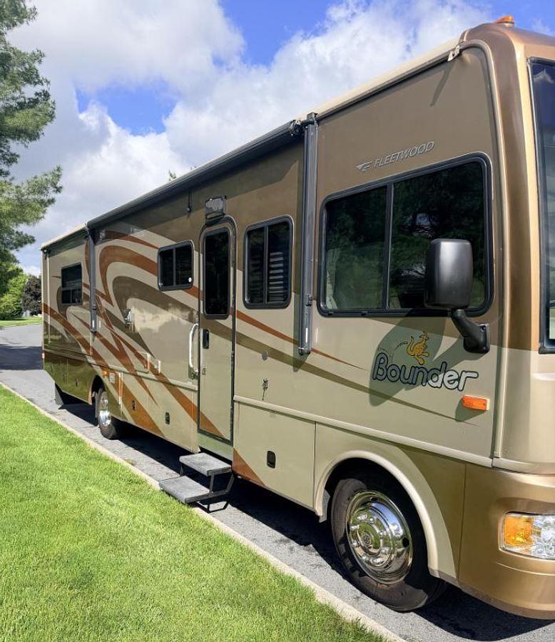 Used 2007 Fleetwood Bounder 35E