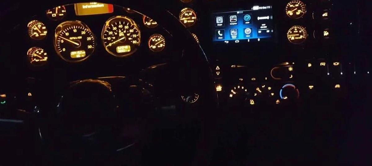 Used 2013 Peterbilt 389 Sleeper Semi Truck