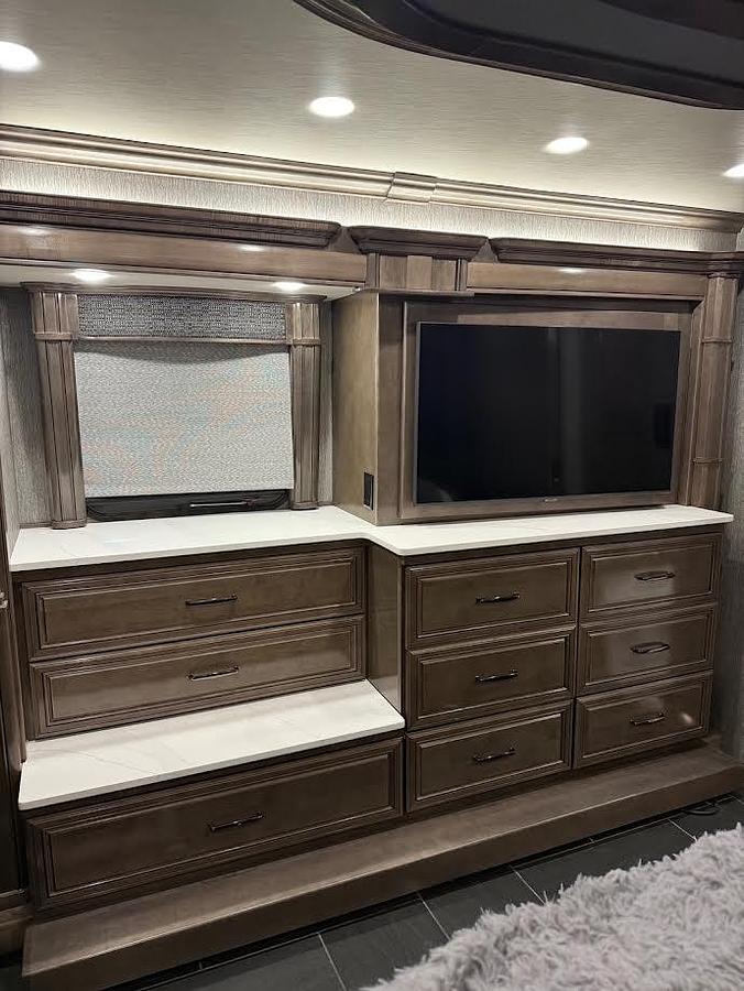 Used 2022 American Coach American Dream 39RK