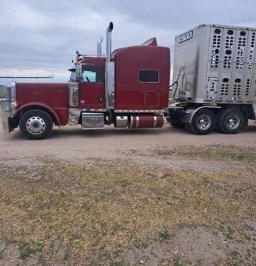 Used 2020 Peterbilt 389 Sleeper Truck
