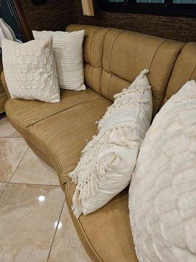 Used 2015 Newmar Dutch Star 4018