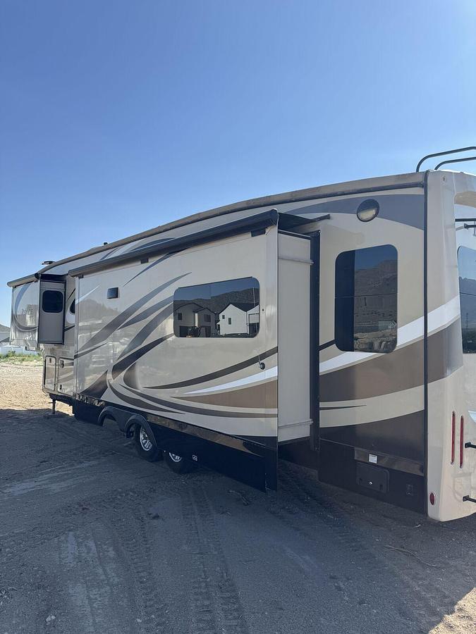 Used 2017 Jayco Pinnacle 36KPTS