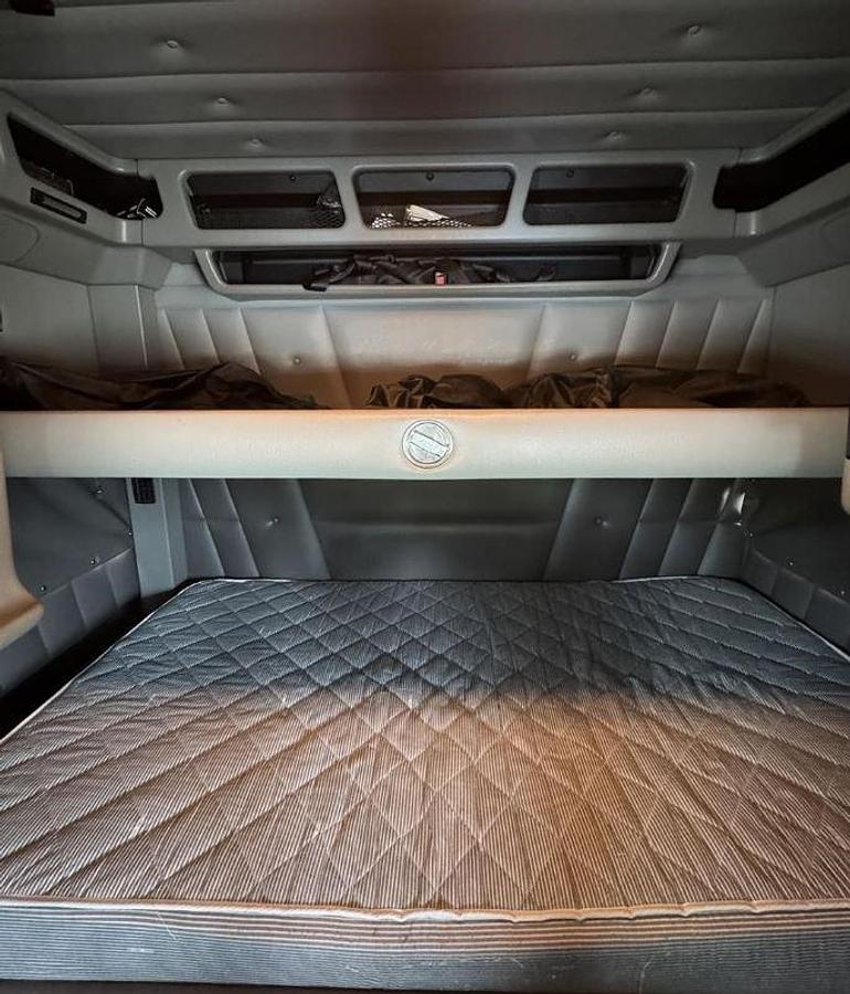 Used 2019 PETERBILT 389 Conventional Sleeper Semi