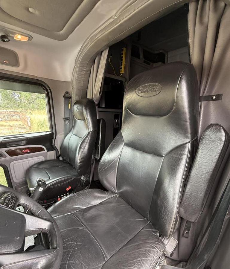 Used 2023 PETERBILT 389 Sleeper Semi Truck