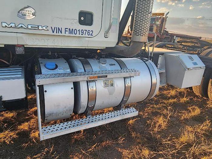 Used 2015 Mack PINNACLE CHU613