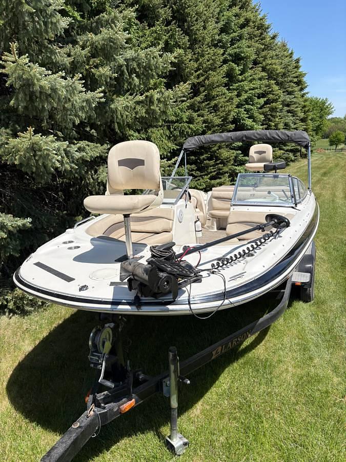 Used 2006 Larson Escape 204