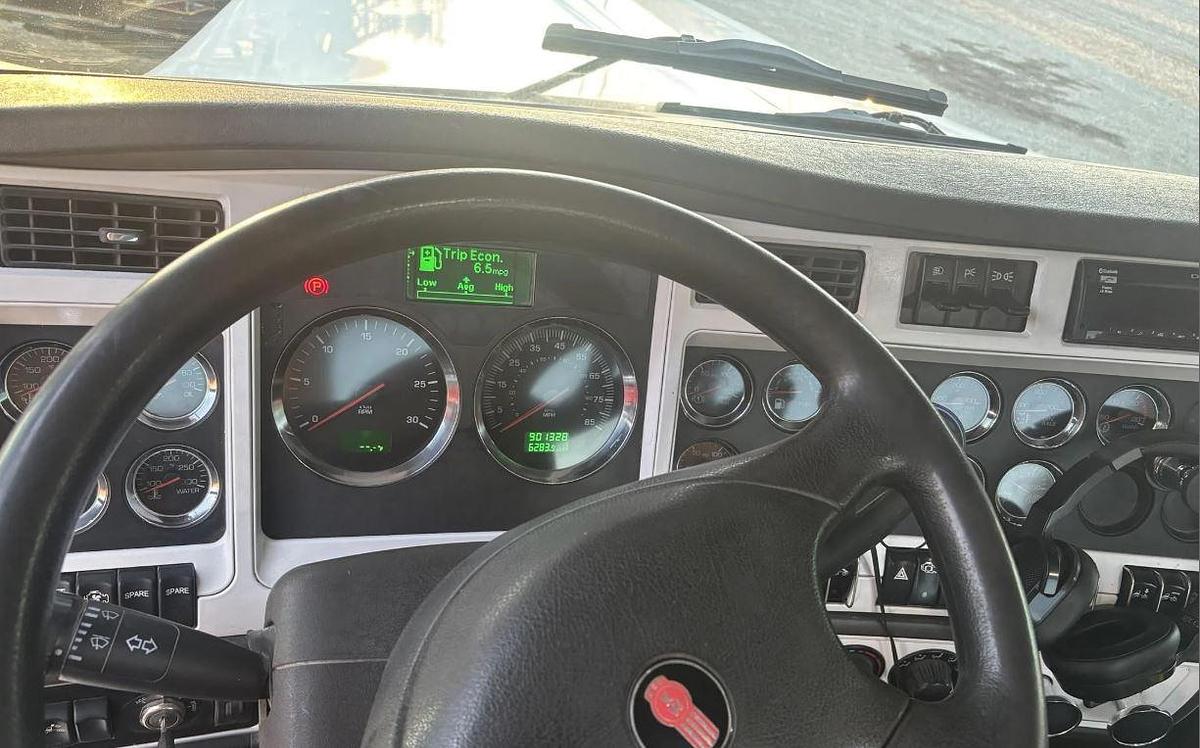 Used 2010 Kenworth W900L Sleeper Semi Truck