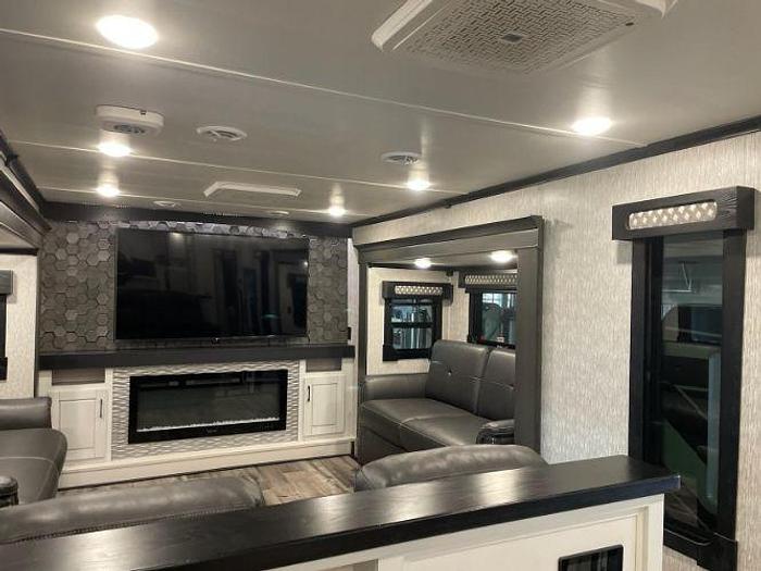 Used 2023 Crossroads Redwood RW4200FL