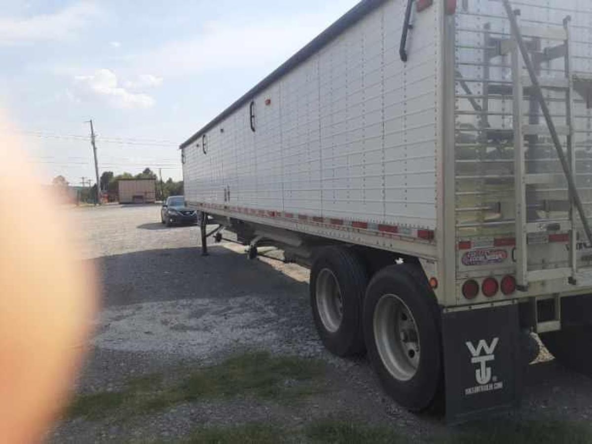 Used 2004 Peterbilt 379EXHD Sleeper Truck