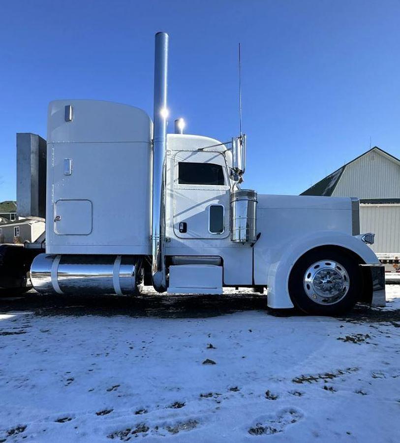Used 2005 PETERBILT 379EXHD with 2014 Ritenour 53' Step Deck Trailer