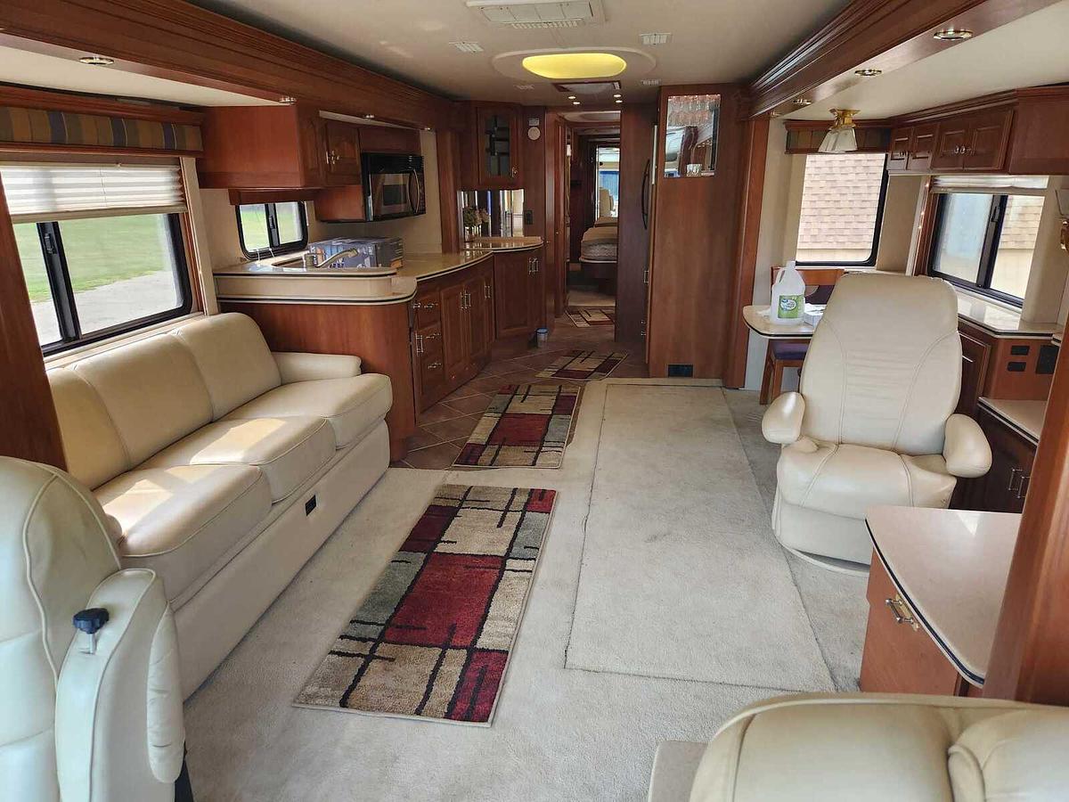 Used 2001 Country Coach Magna