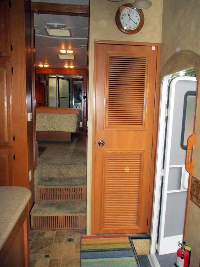 Used 2009 Keystone Montana 3400RL