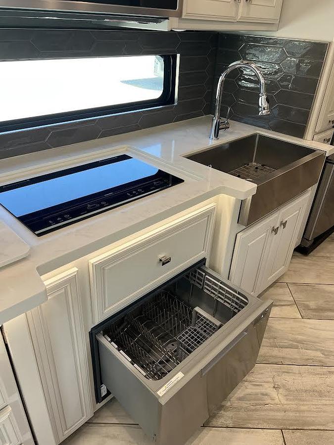 Used 2022 Fleetwood Discovery LXE 40M Class A Motorhome