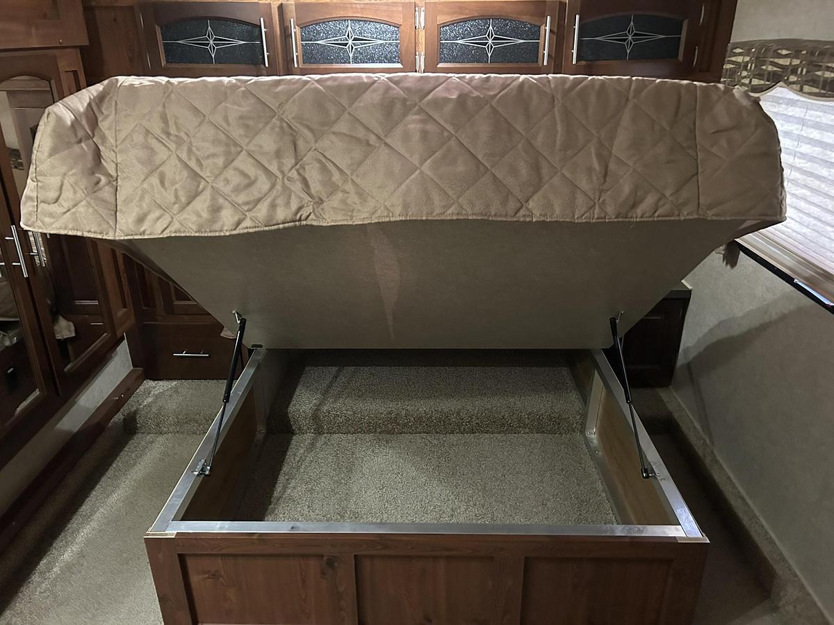 Used 2013 Forest River Rockwood Signature Ultra Lite 8244WS Fifth Wheel