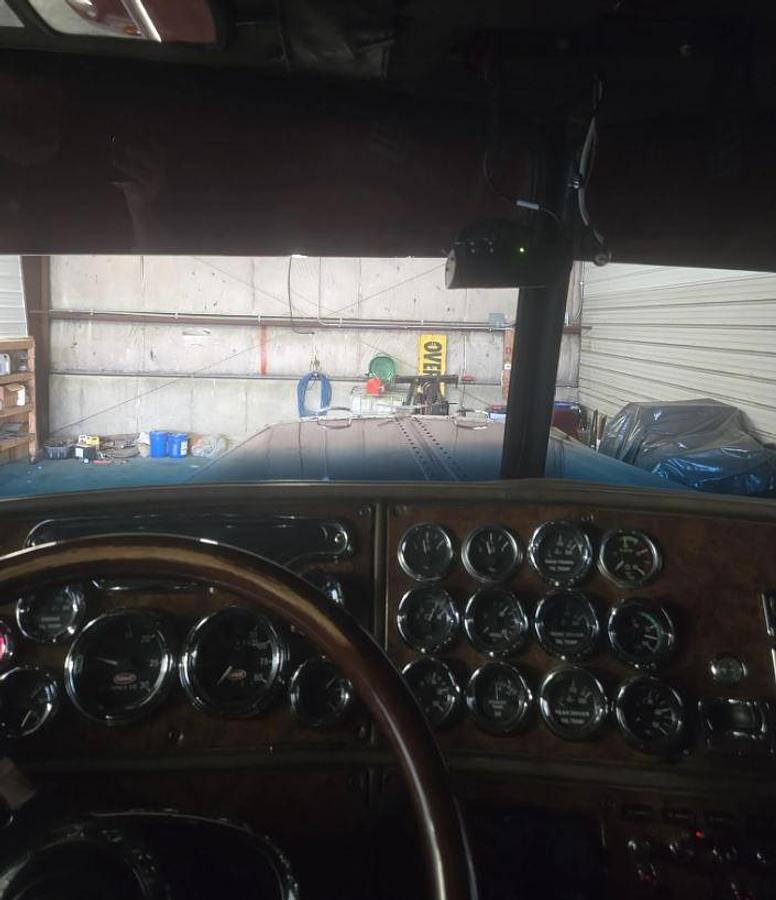 Used 2001 PETERBILT 379EXHD Conventional Sleeper Semi