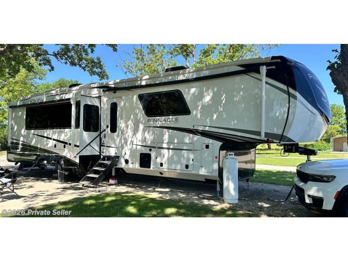 Used 2024 Jayco Pinnacle 38fbrk