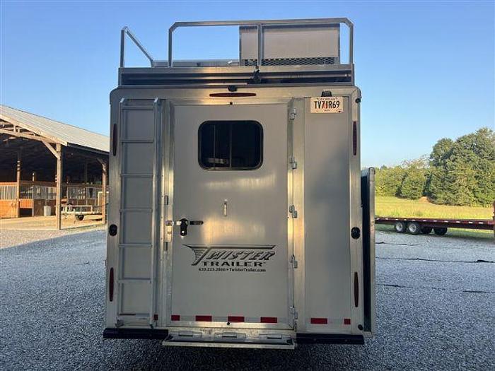 Used 2020 Twister 4 Horse with Outlaw Interior