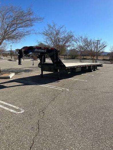 Used 2024 DIAMOND C 35 Ft Gooseneck