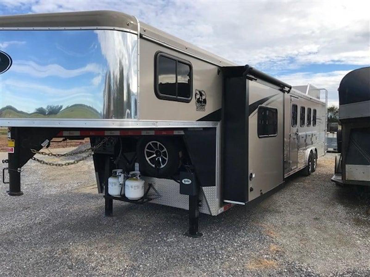 Used 2019 Bison 4 Horse 8413RGGBRSL
