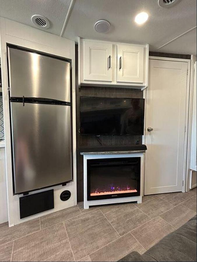 Used 2023 Coachmen Encore 375RB