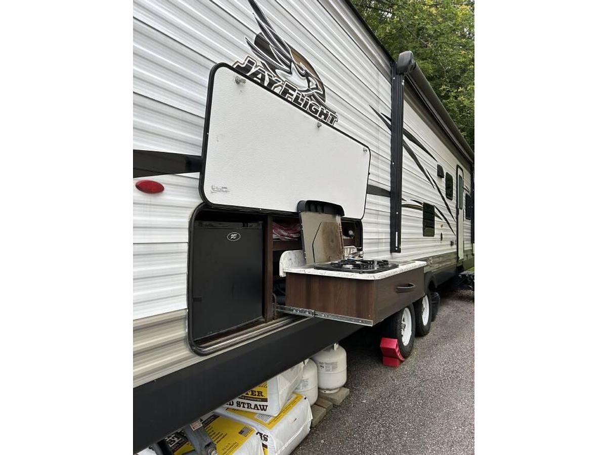Used 2018 Jayco Jay Flight 28BHS Travel Trailer