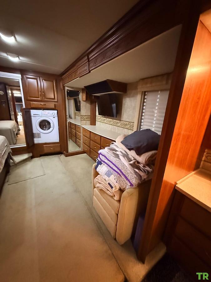 Used 2009 Fleetwood Expedition 38R Class A Diesel Pusher
