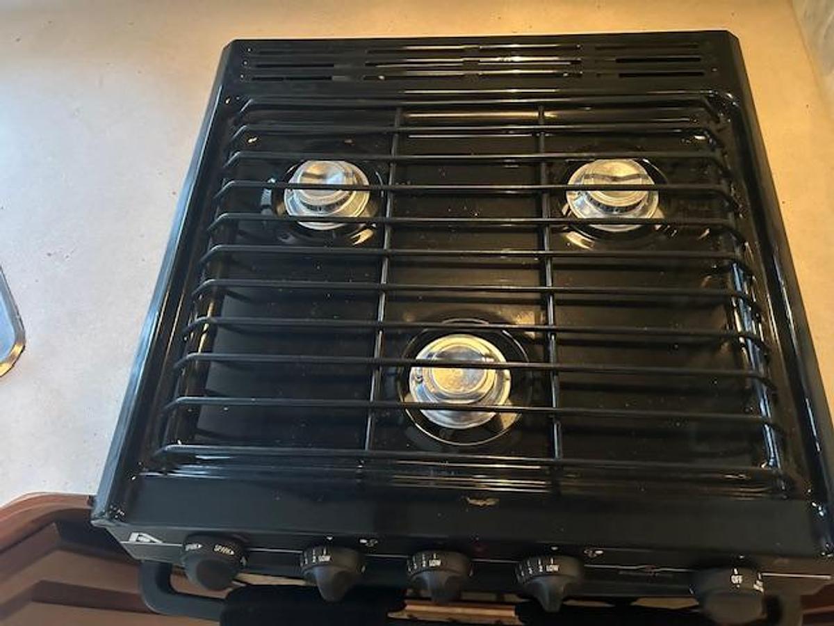 Used 2005 Four Winds Chateau